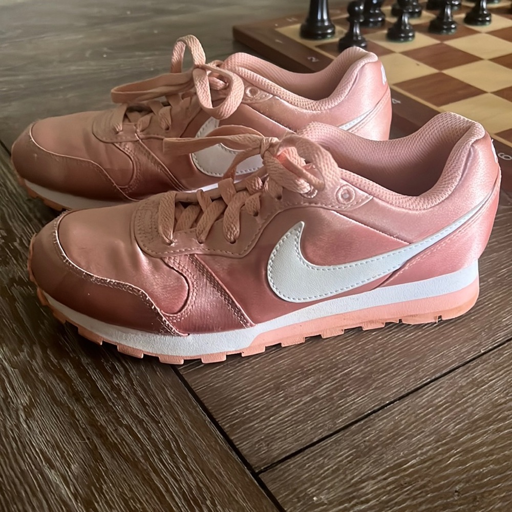 ⭐️ Nike Women’s Pink Casual Tennis Shoe